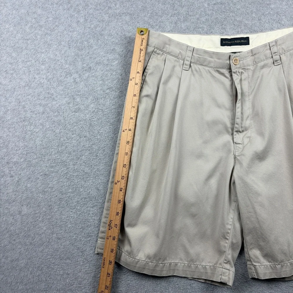 Banana Republic see photos